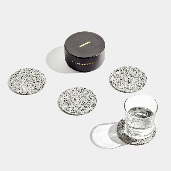 パキスタン　ONE RUPEE シルバー トレイ(コースター)未使用 CO4-G_RubberCoaster-Gris-