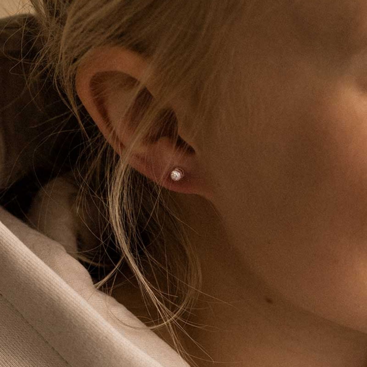 Bezel Earring 4 mm